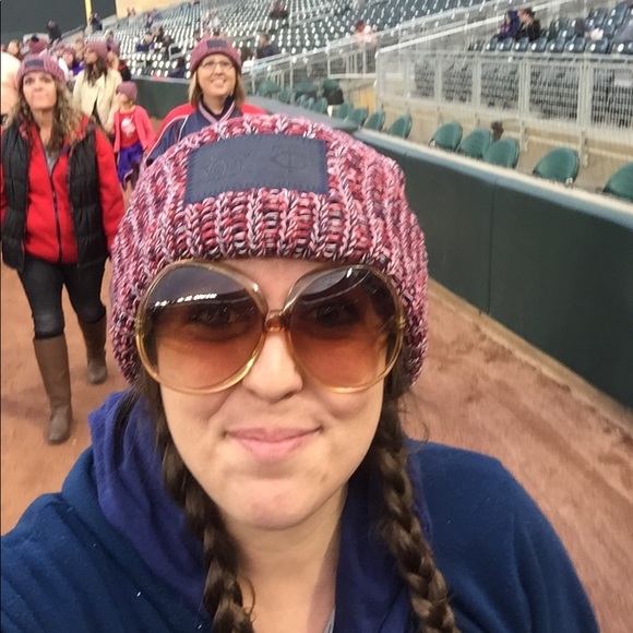 Meet your Posher, Cass - Picture 1 of 1